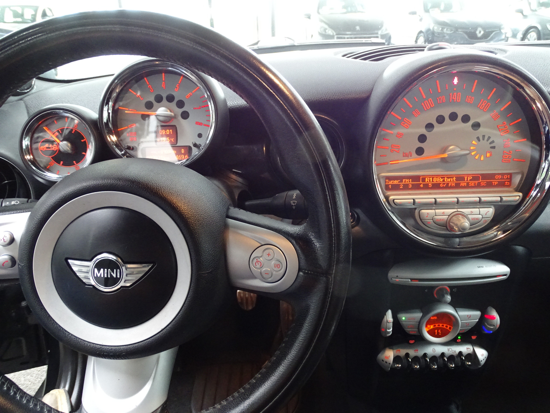 39126930-12.jpg