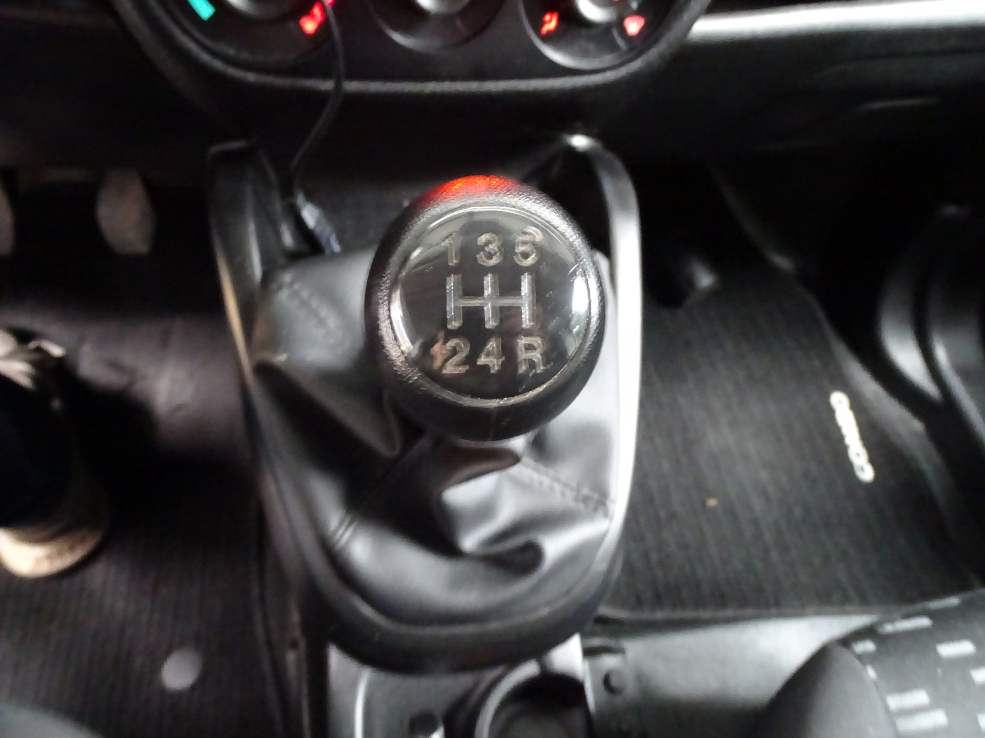 43255198-12.jpg