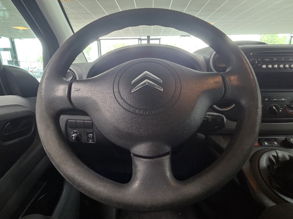 53911925-14.jpg