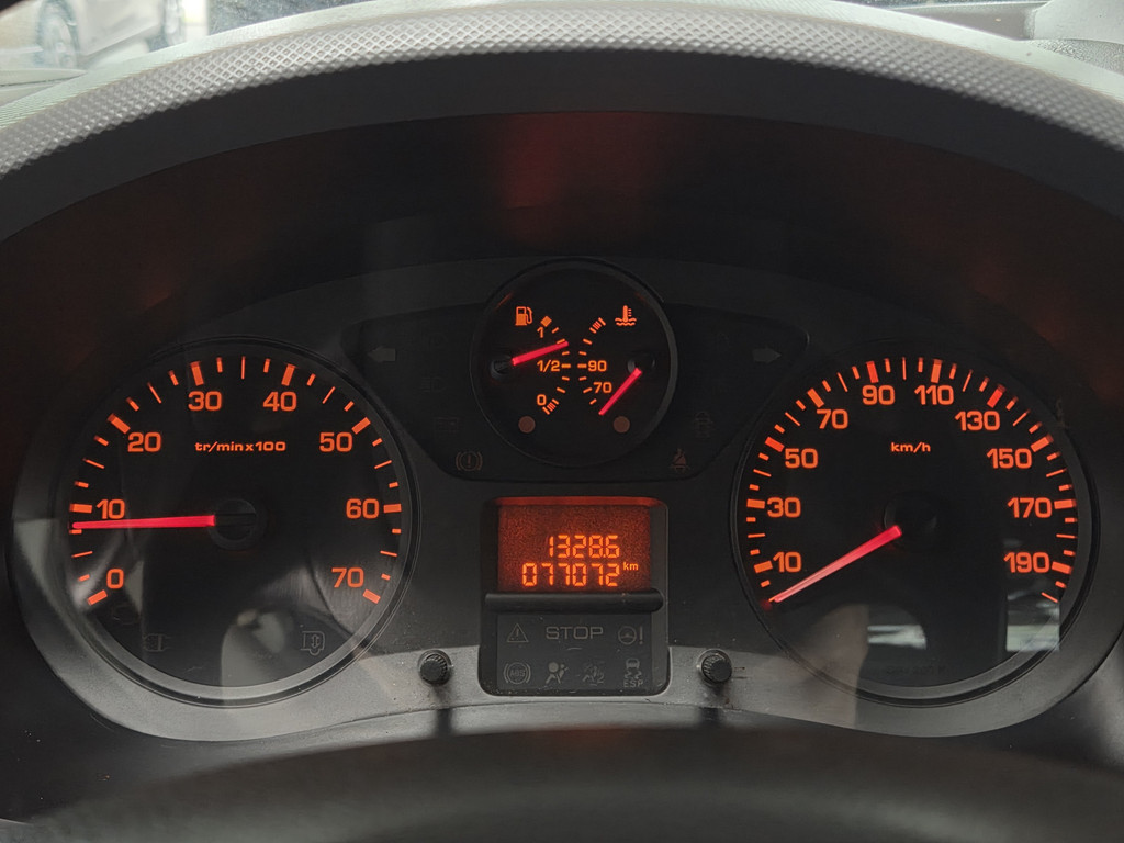 53911925-15.jpg
